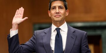 Kevin Warsh assume comando do Fed; Datafolha, relatório fiscal e mais destaques hoje