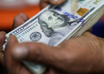 Dólar hoje inverte sinal e sobe após dados de emprego nos EUA muito acima do esperado