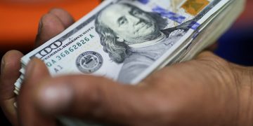 Dólar hoje inverte sinal e sobe após dados de emprego nos EUA muito acima do esperado