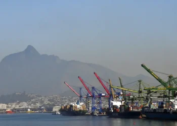 Superávit comercial cresce 10,8% em maio puxado por soja e cobre