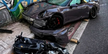 Motorista de Porsche provoca colisão com motos e carros após perder o controle na Zona Sul de São Paulo